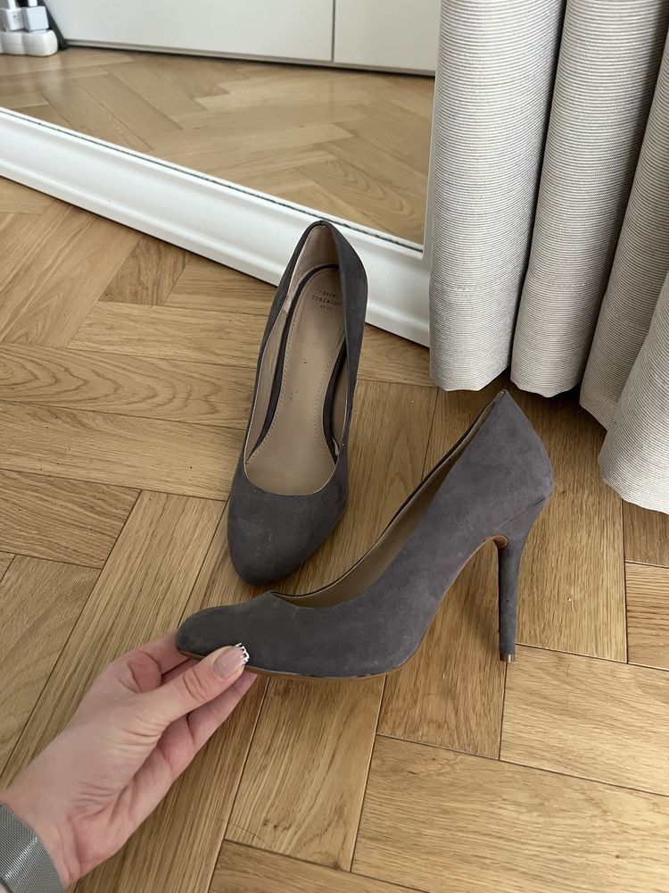 Szare szpilki obcasy 39 zamszowe Zara buty na obcasie eleganckie
