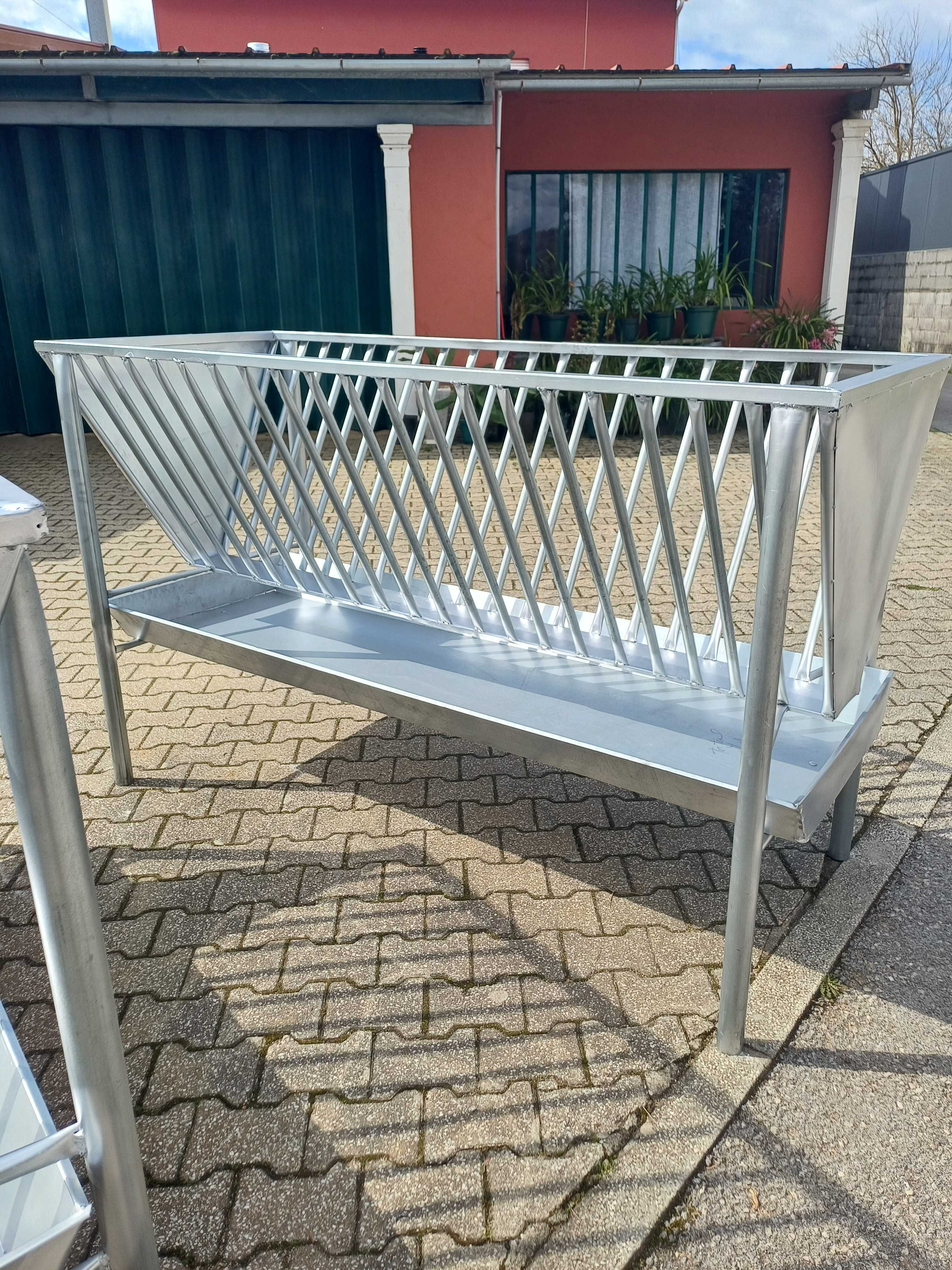 Manjedouras de 2m e 1.5m