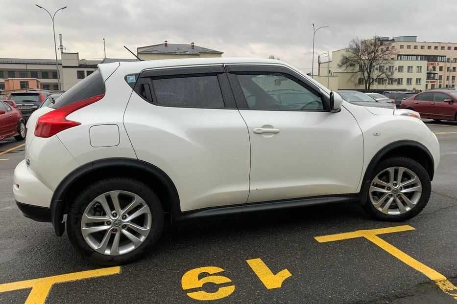 Продам Nissan Juke 1.6  бензин