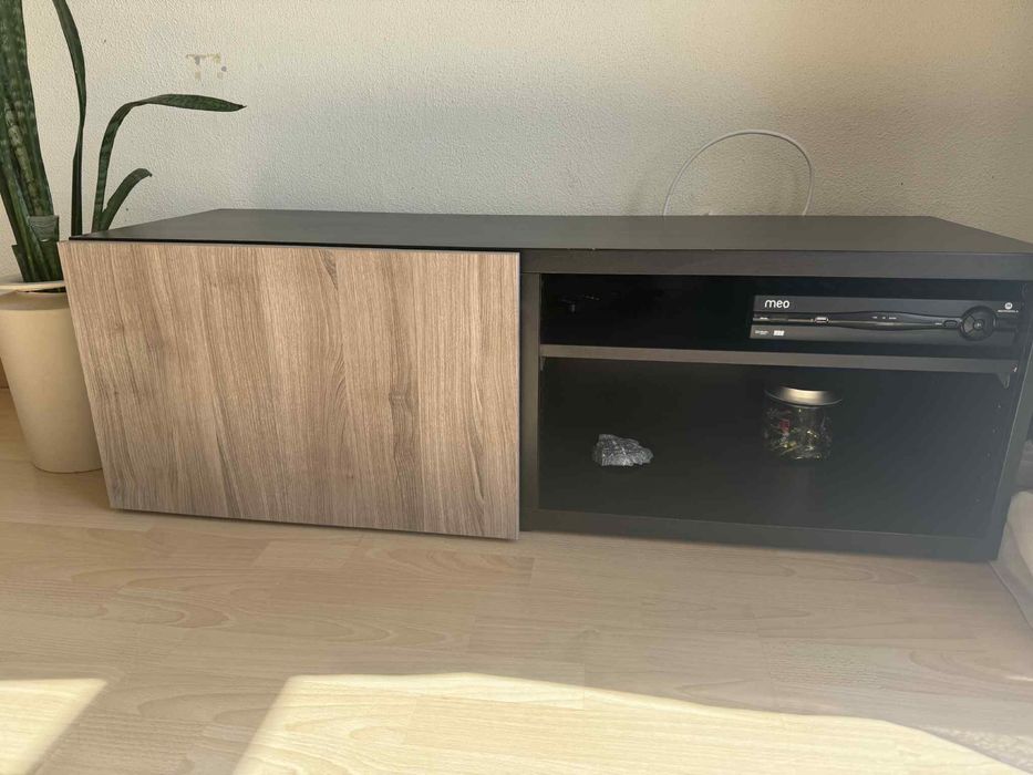 Aparador de TV com gaveta