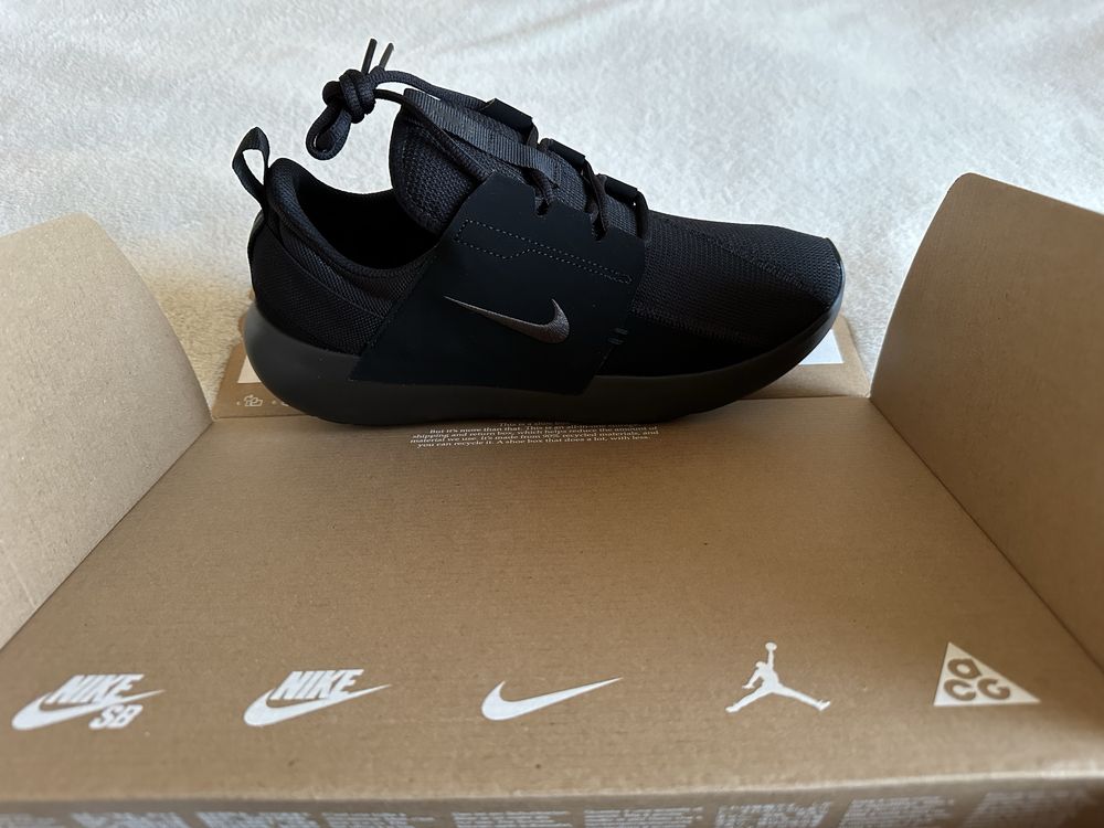 Кросівки Nike e-serias AD 42,5