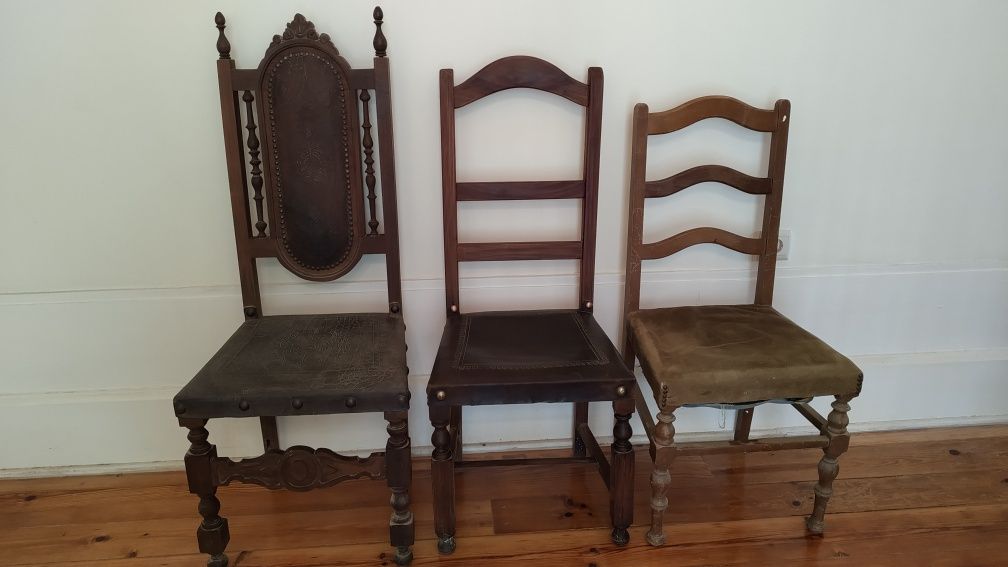 Cadeiras de madeira antigas