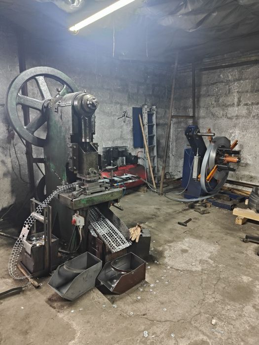 Warsztat ślusarski -maszyny