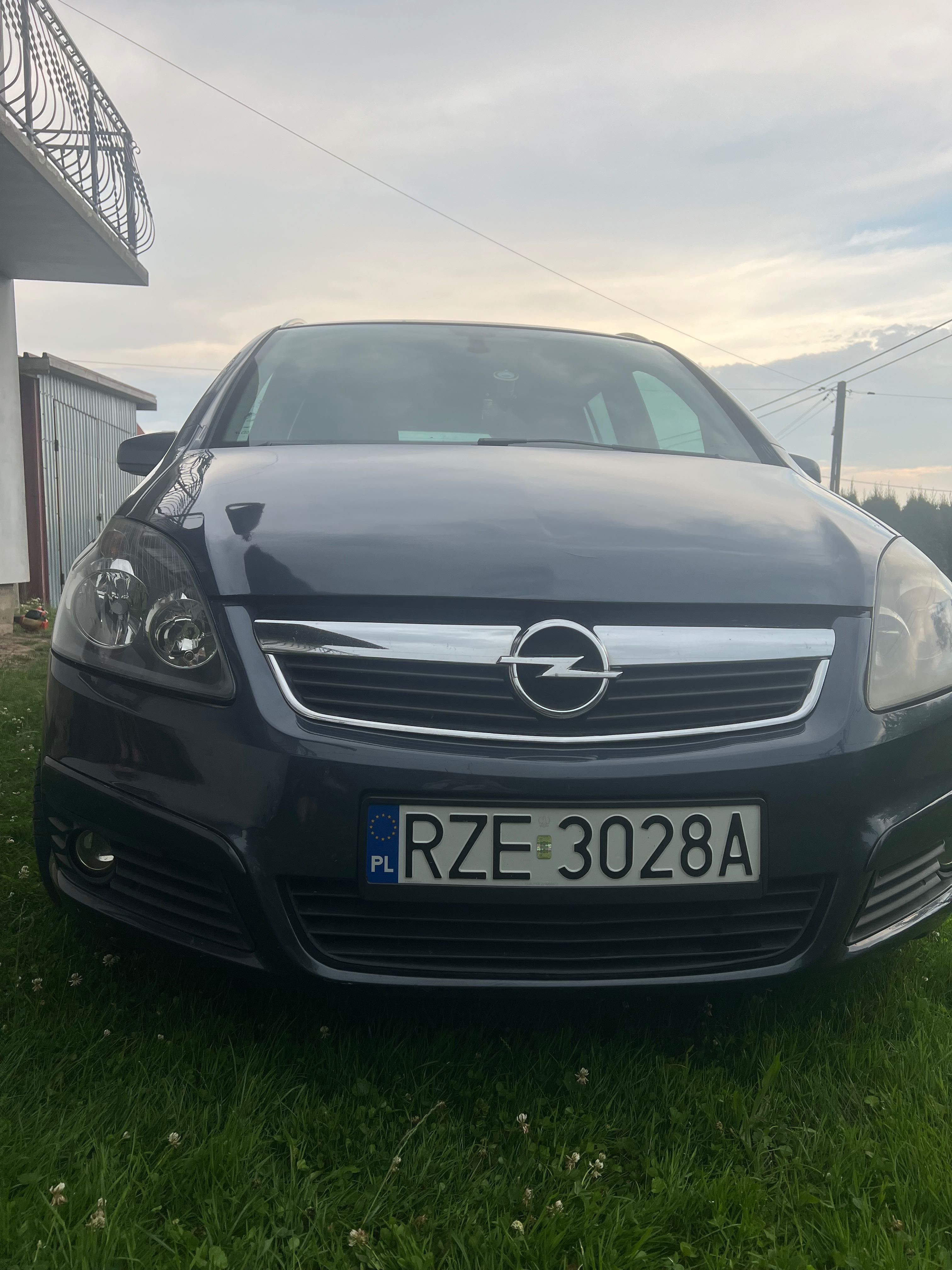 Opel zafira 7 osobowy