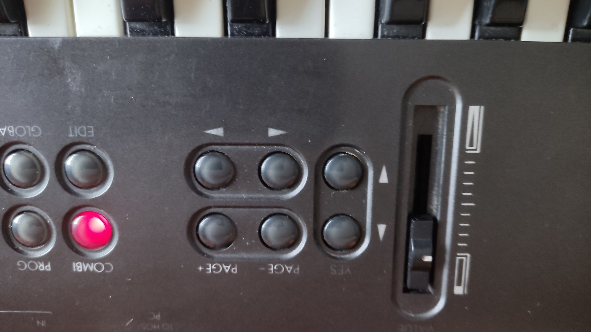 Syntezator Korg X5D klasyk