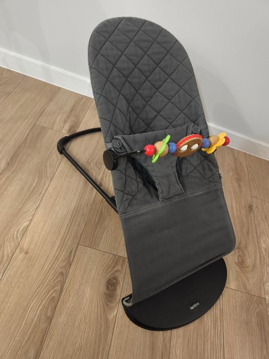 BabyBjorn leżaczek bujaczek + zabawka
