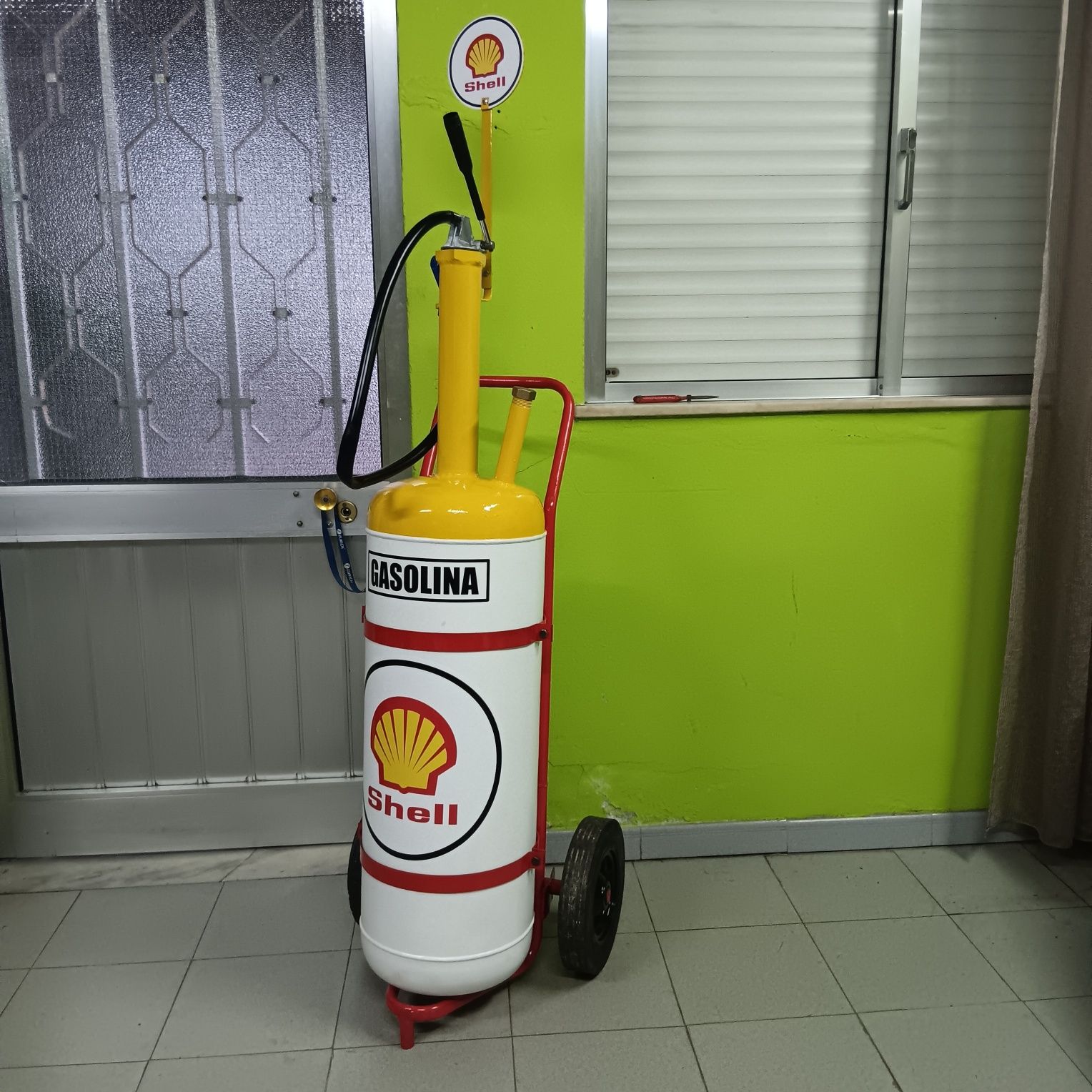 Bomba de gasolina marca antiga shell