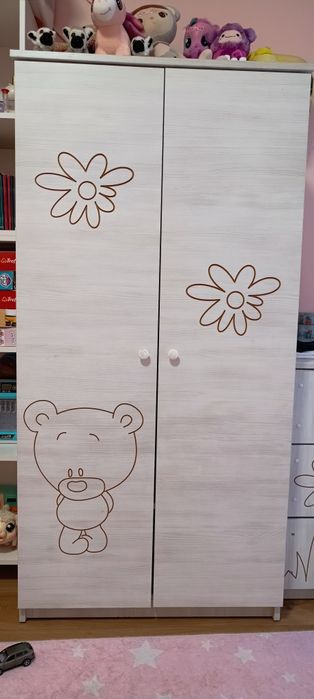 Duży zestaw mebli dla dziecka