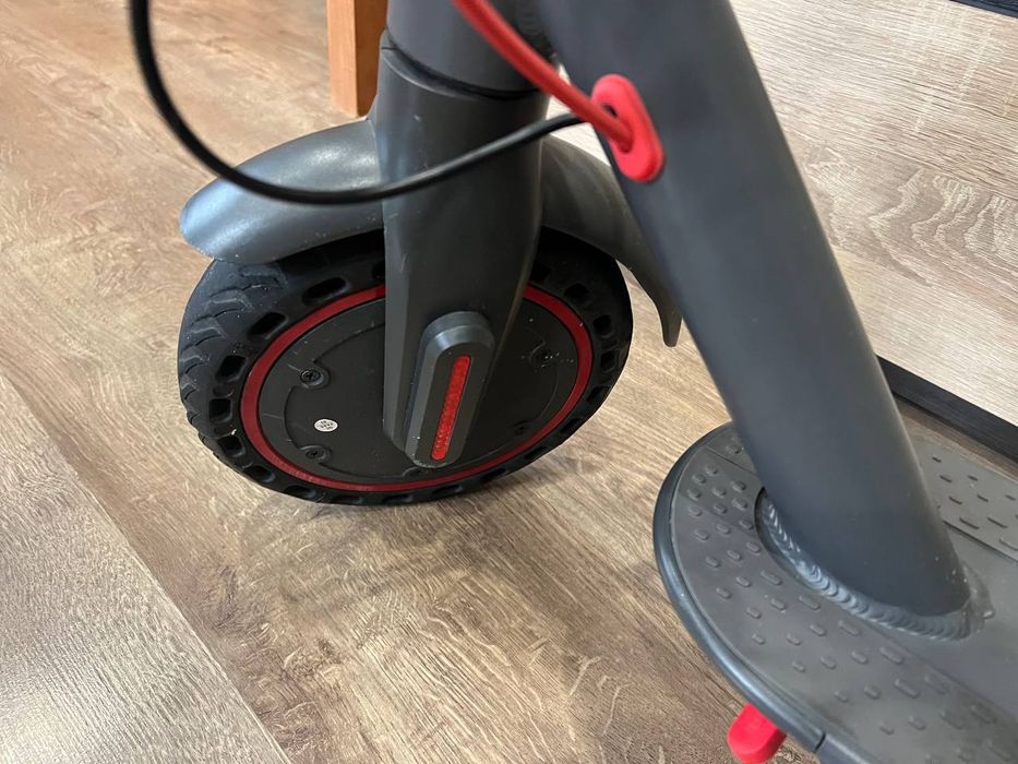 Електросамокат на безкамерних покришках