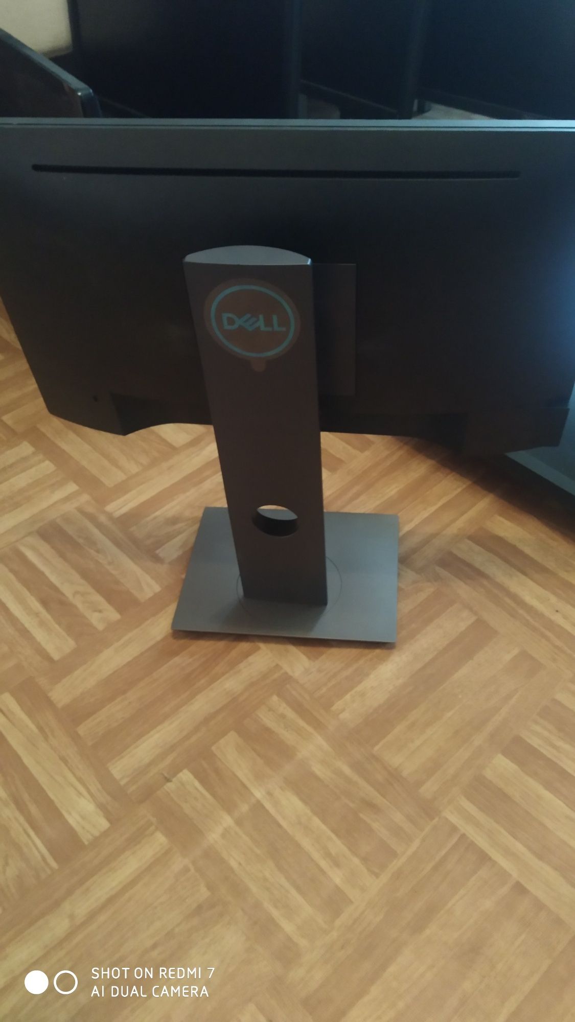 Монитор Dell Led P2018H