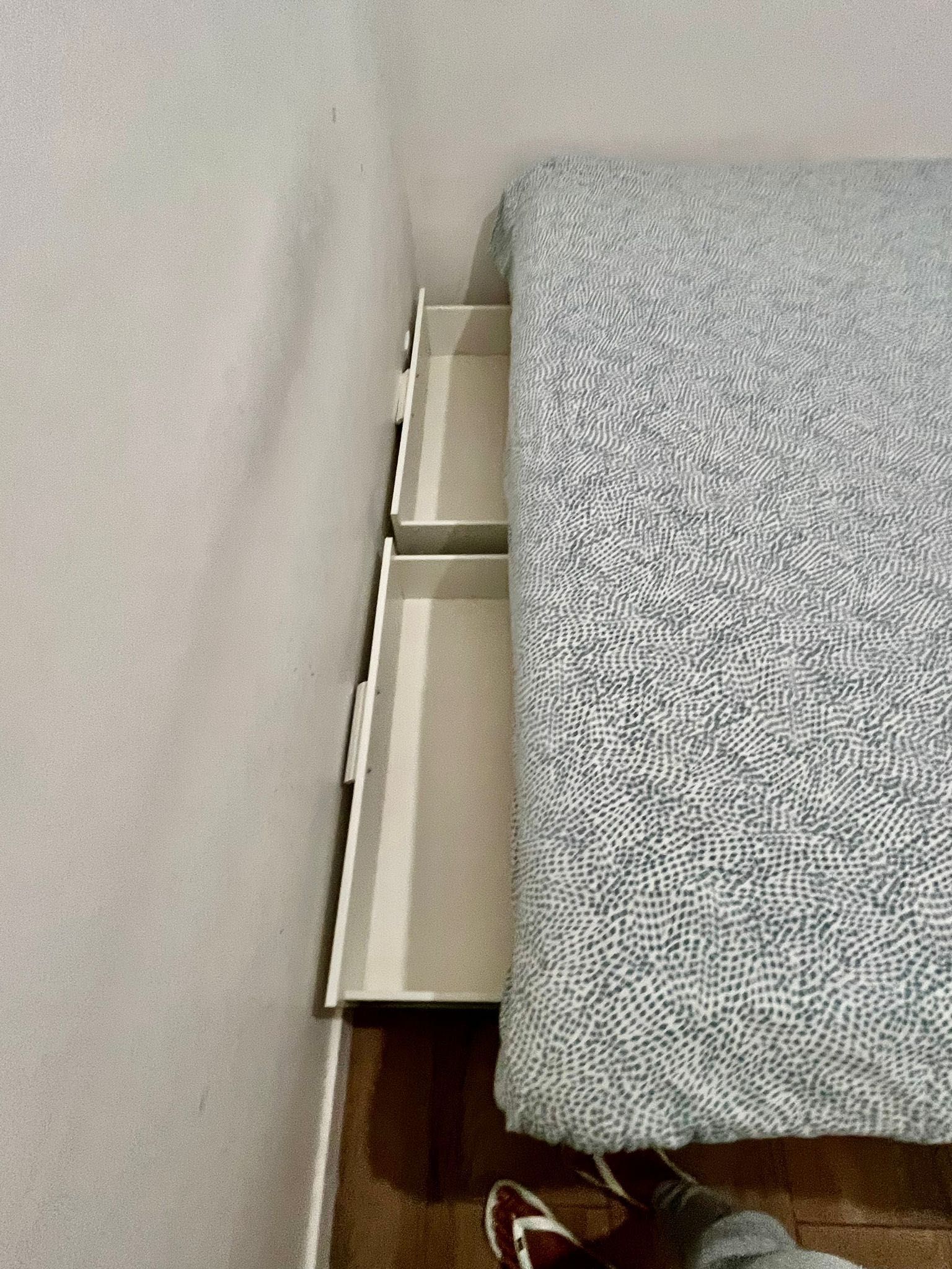 Vendo cama individual/dupla SEM COLCHÃO