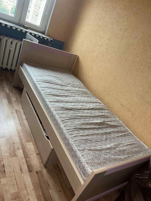 Lozko pojedyncze z materacem