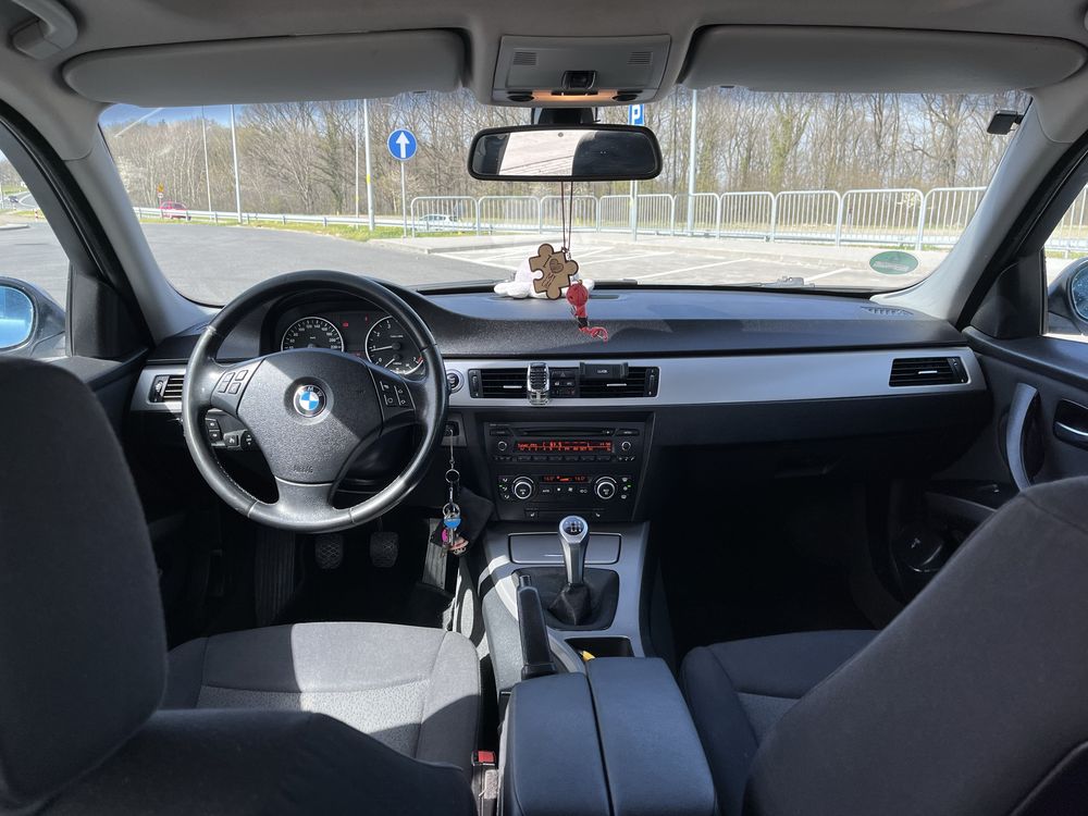 Sprzedam BMW E90 320i 2007r