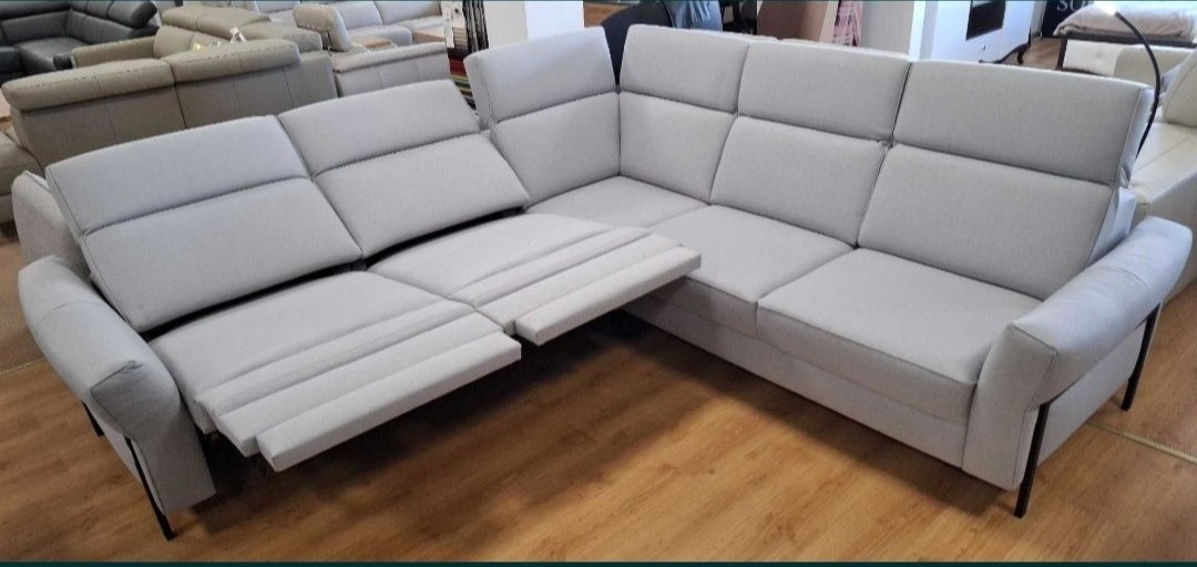 Narożnik Mellow ERAP SOFA z funkcją relaks.