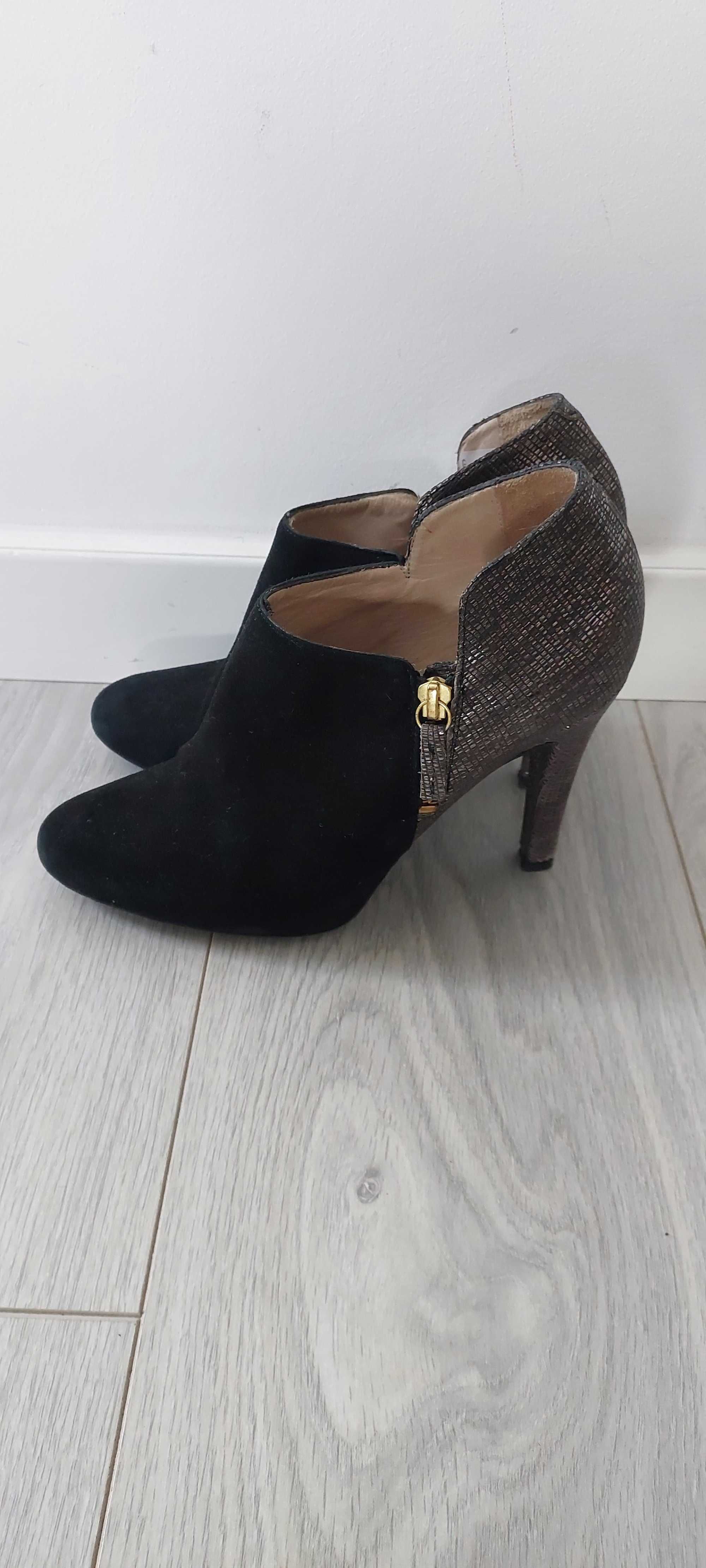 Botas pelo tornozelo