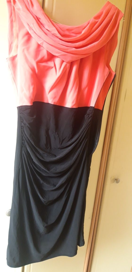 Sukienka malinowa czarna z odkrytymi plecami