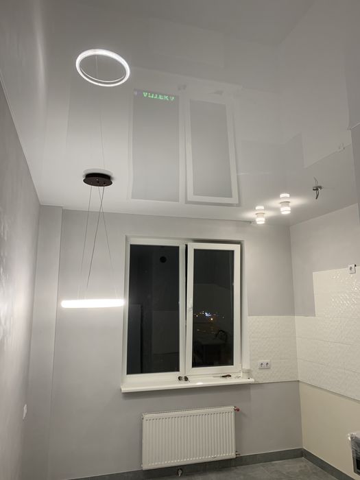 Натяжные потолки от 150 грн/м2 люстра в Подарок