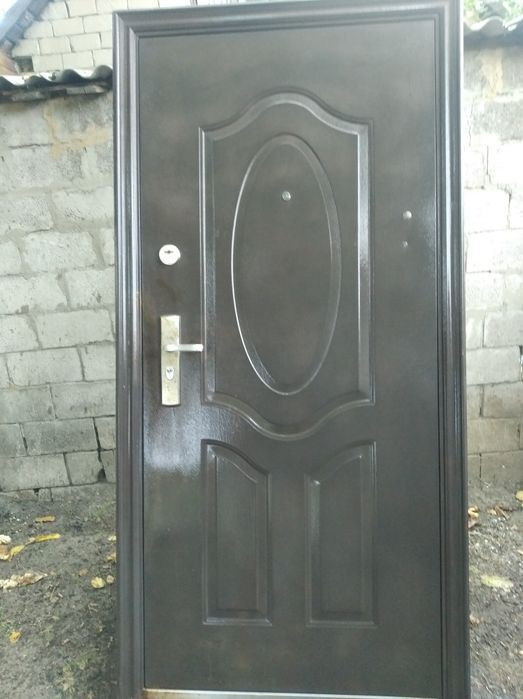 Железные двери выходные