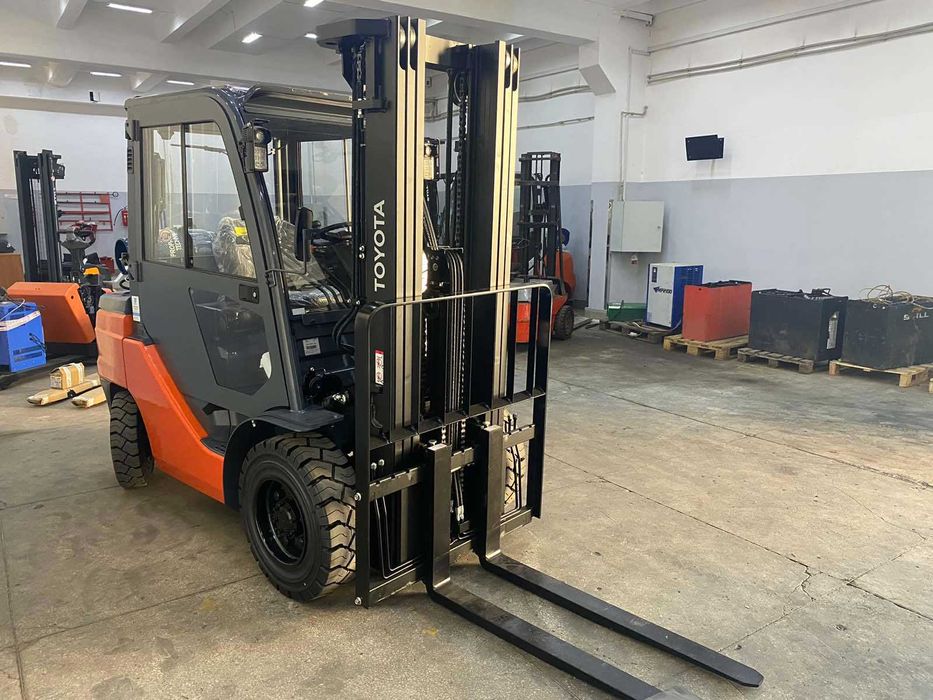 Toyota 32-8FGF30 FSV4700/ Новый/ Газ/Бензновый двигатель