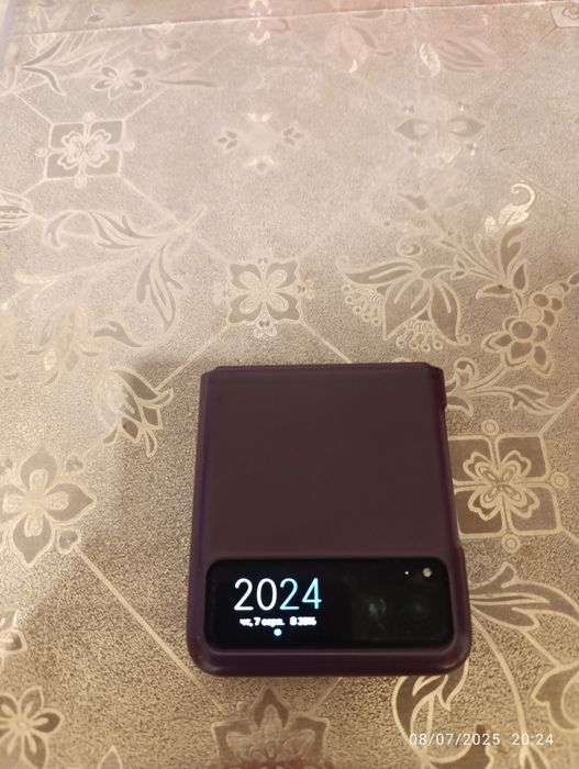 Смартфон Motorola RAZR 40 8/256GB