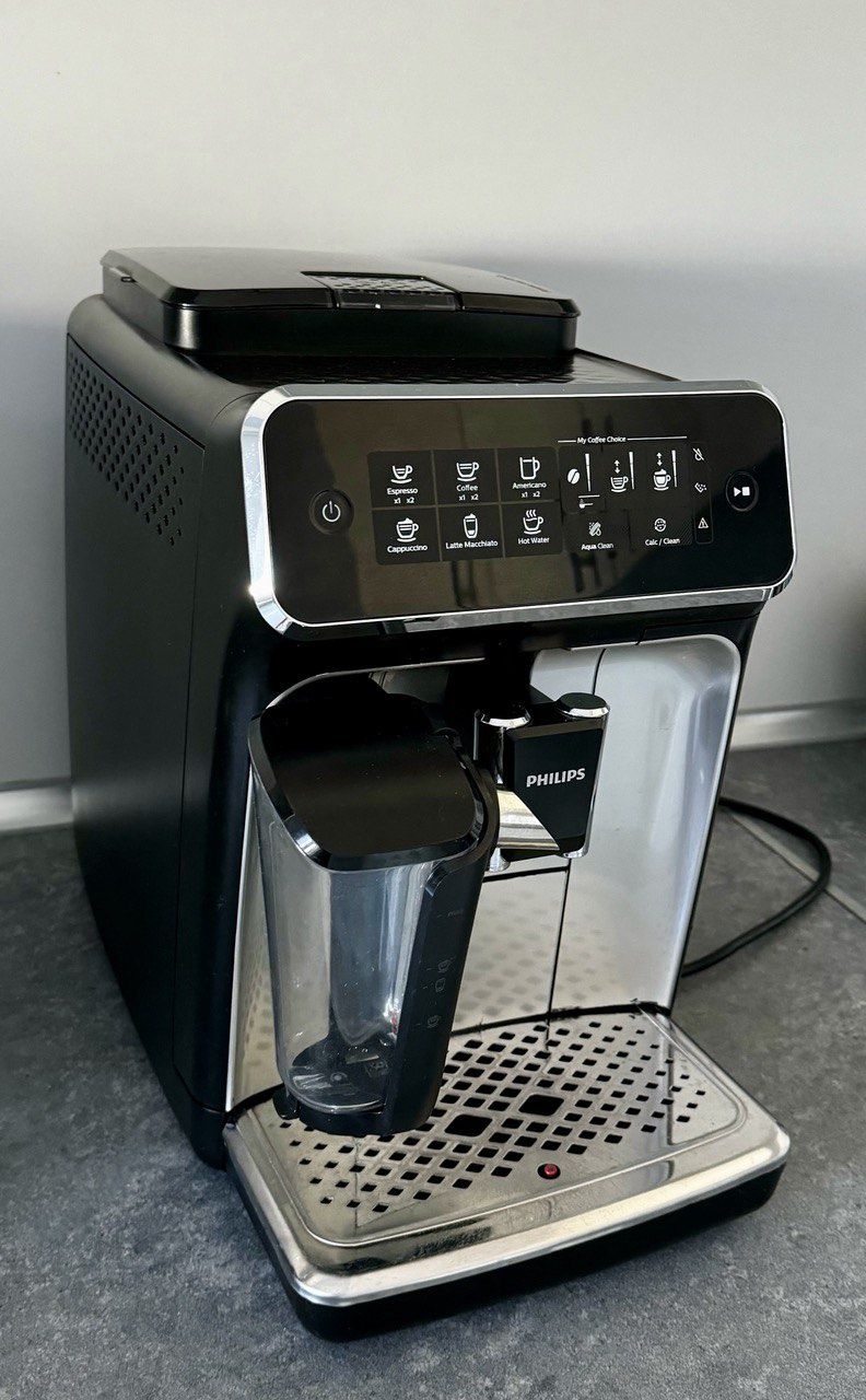 Кавомашина, кавоварка, кофемашина Philips LatteGo 3200