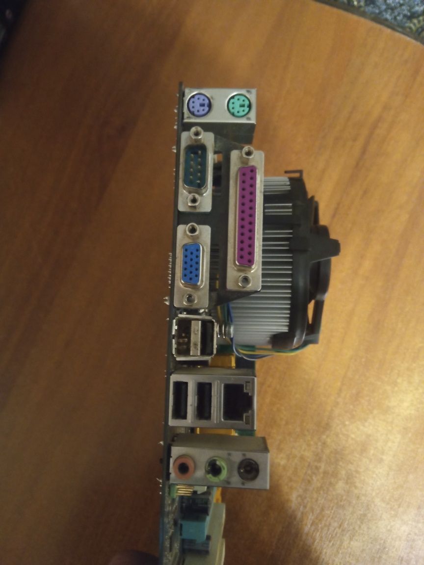 Материнська плата Gigabyte GA-G31M, процессор Е6550, oзу 2 гб, куллер