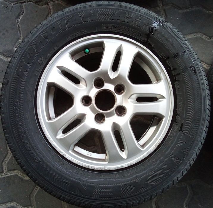 Jantes Honda HRV com pneus 205/70 furação 5x114.3