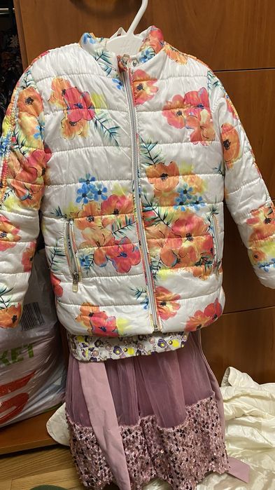 Курточка, куртка, жилетка, вітрівка на дівчинку