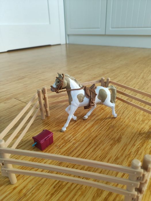 SCHLEICH 42369 Box 2 konie dodatki