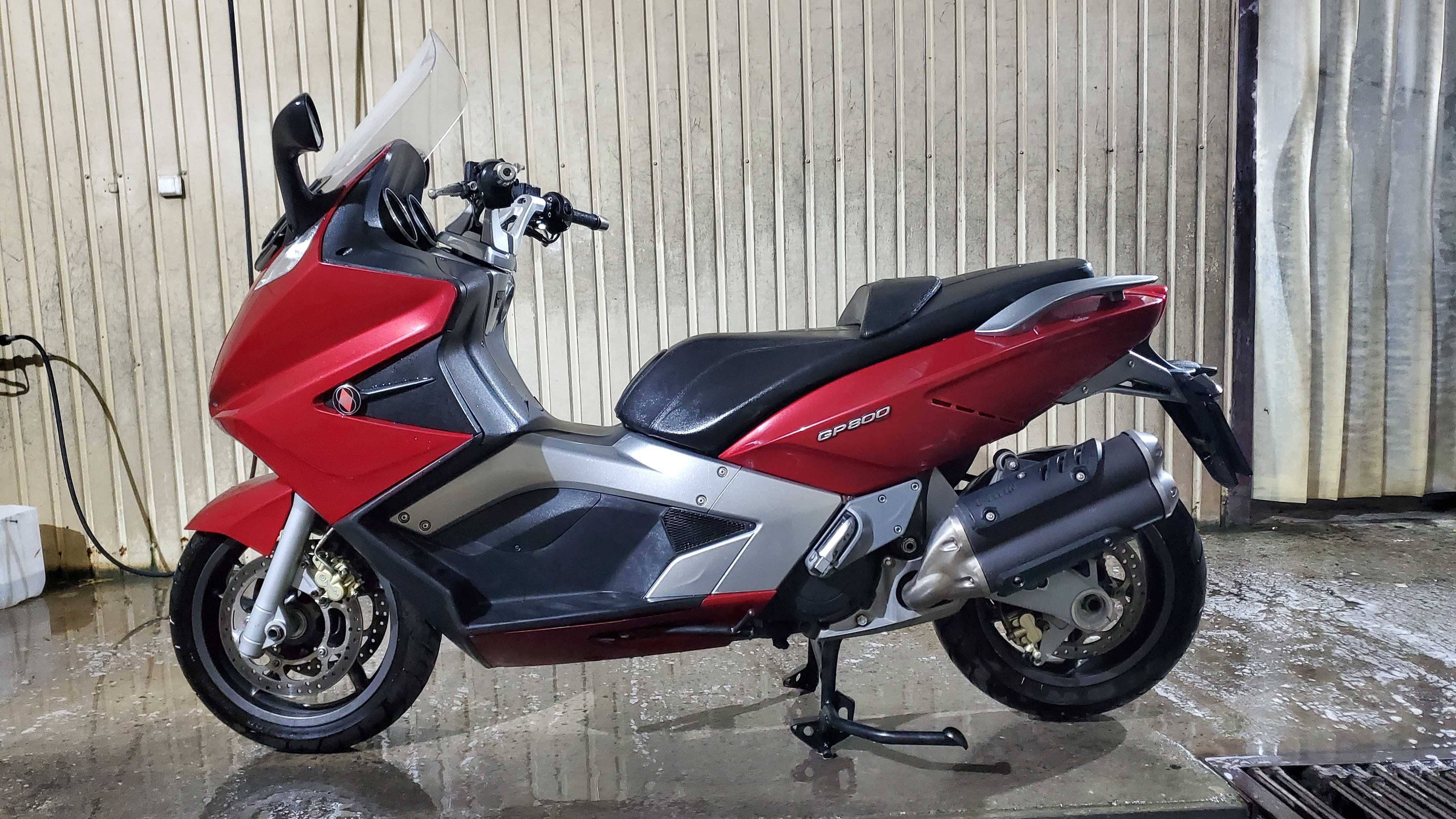 Gilera GP 800 Максі Скутер