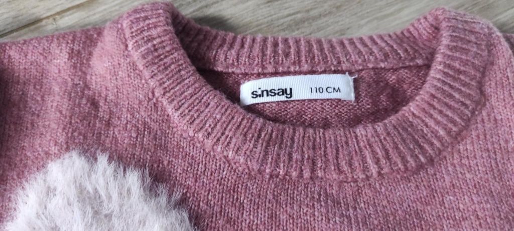 Sweter w serduszka
