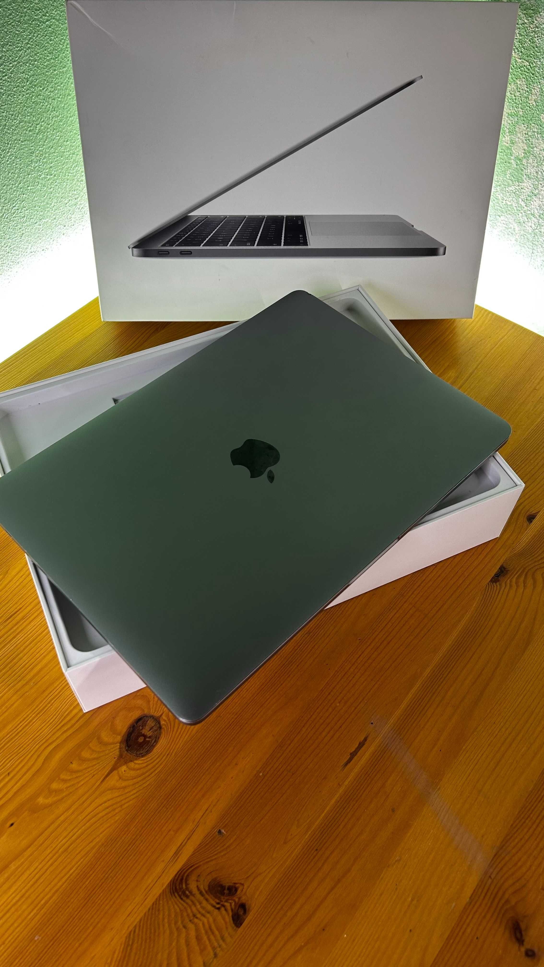 MacBook Pro 2017 13" i5 8Gb 128Gb -Cinzento Espacial