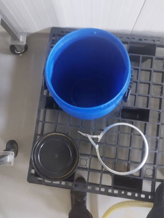 Sprzedam Beczkę 30L nową niebieską z delkielkiem