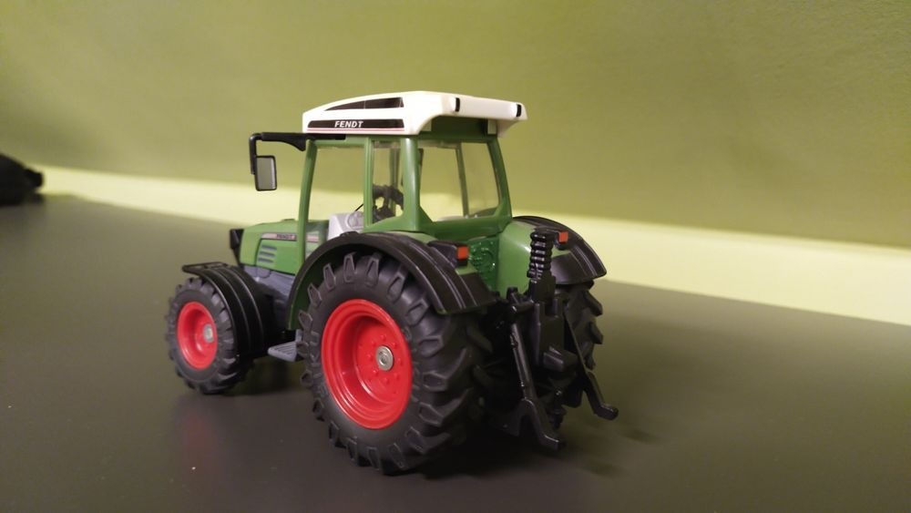 Siku traktor Fendt sadowniczy 1 32