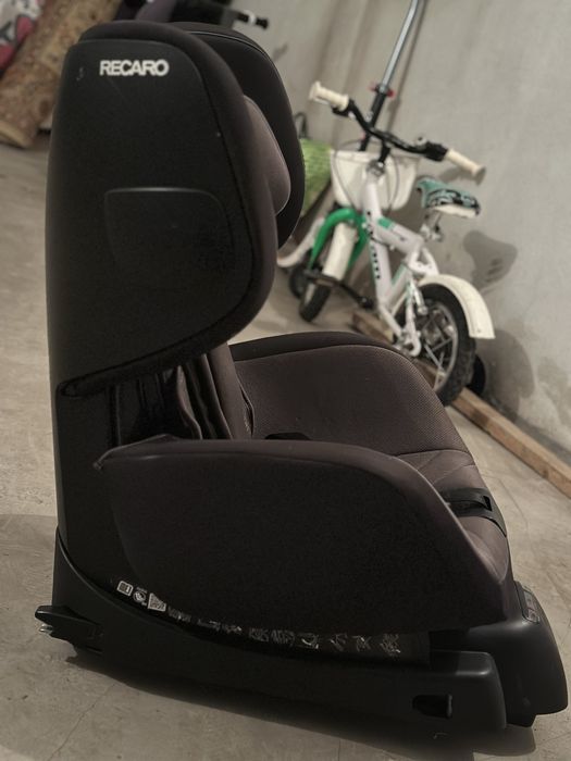 Автокрісло RECARO
