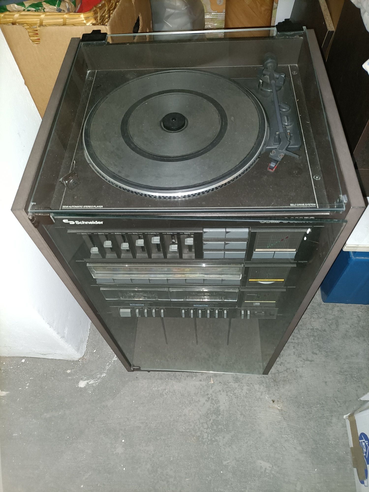 Móvel com gira discos