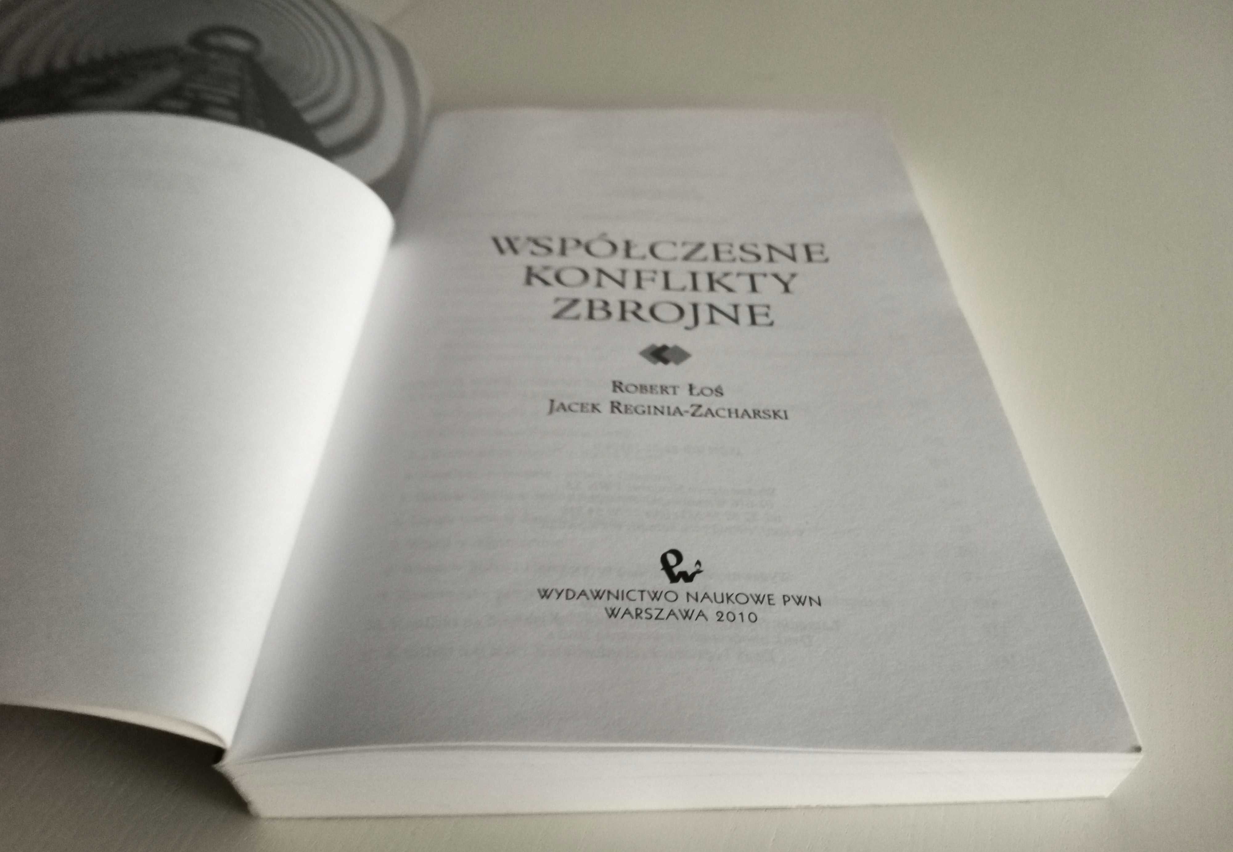 Książka "Współczesne konflikty zbrojne" R. Łoś, J. Reginia-Zacharski