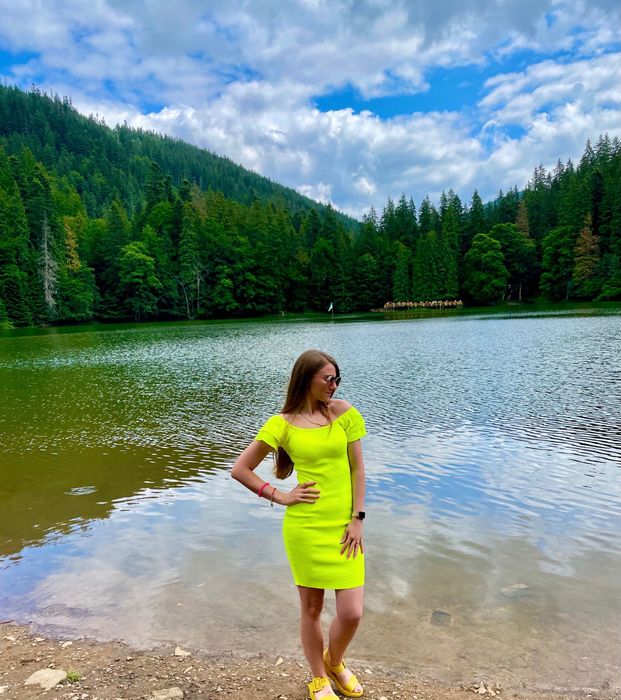 Продам яркое платье