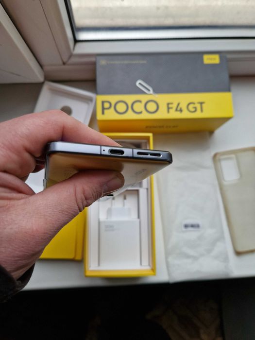Poco F4 GT 8/128GB Global ігровий на Snapdragon 8 Gen 1