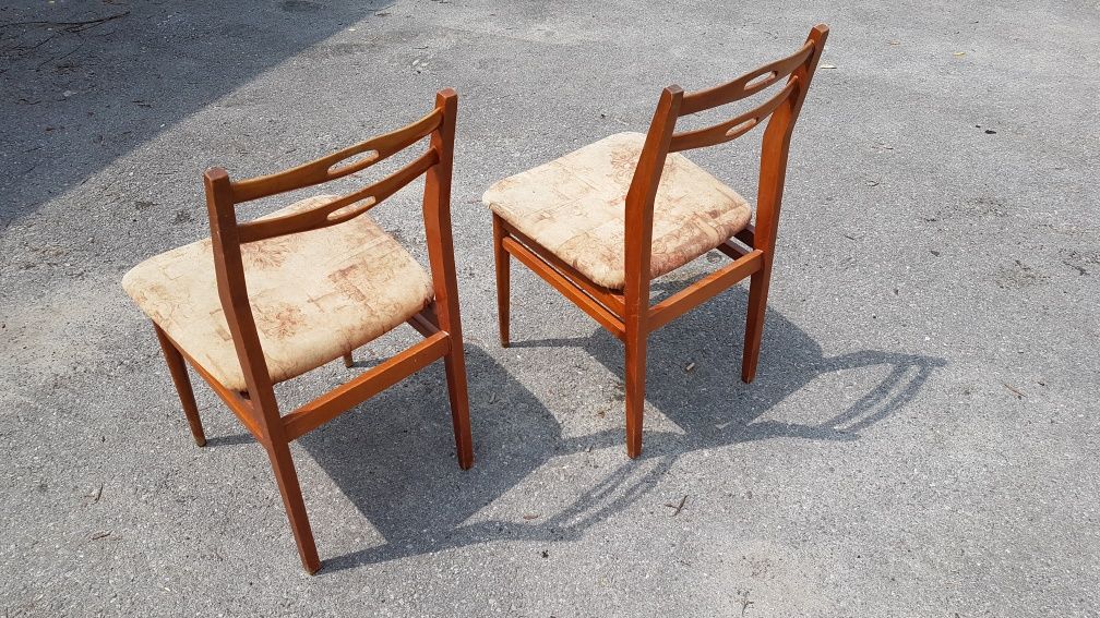 Dwa Krzesła drewniane tapicerowane