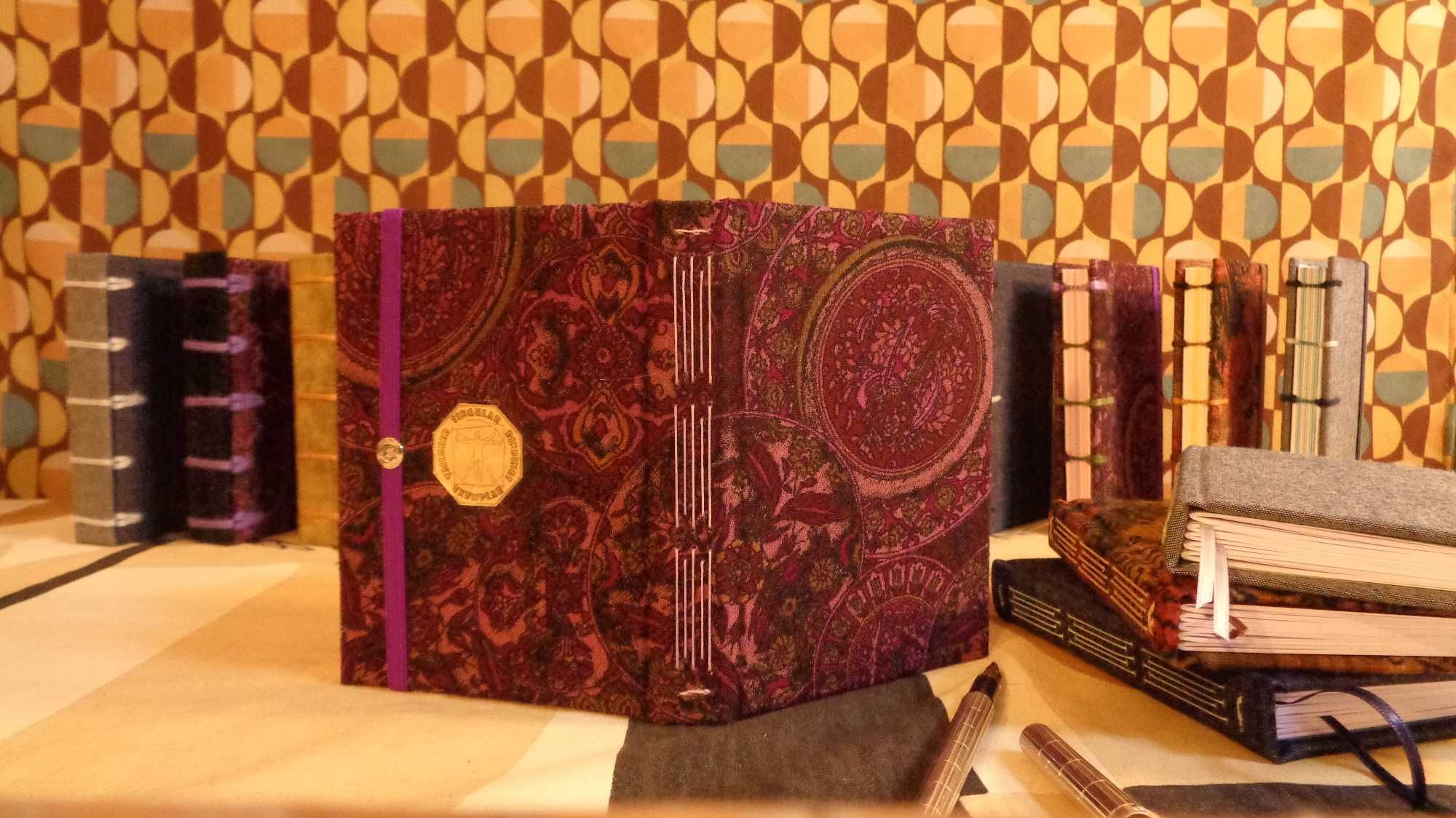 Cadernos "Saddle Stitch" costurados à mão. A6. Portes Inclusos.