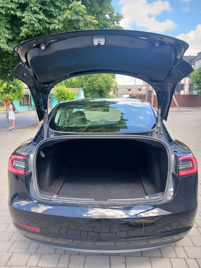 Оренда Tesla Model 3 2023р | таксі | подобово