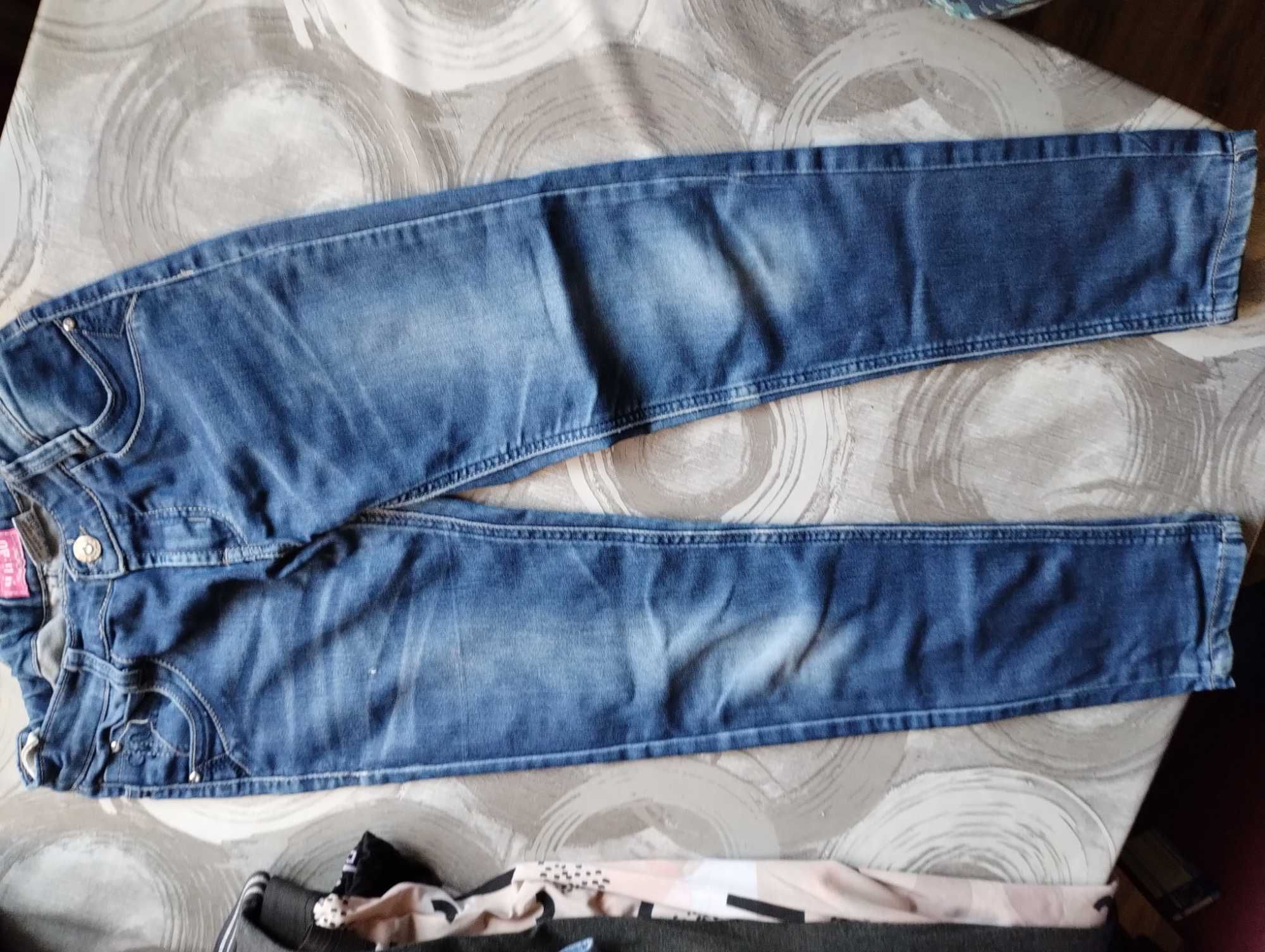 spodnie jeans r. 146 fajne