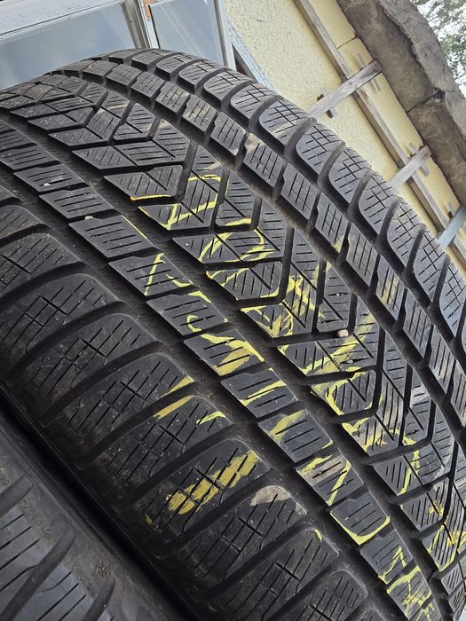 295/40R21 Pirelli Scorpion Winter