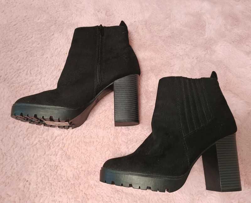 Czarne botki na obcasie Primark