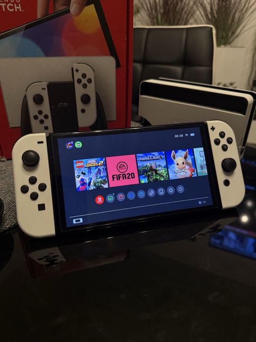 Nintendo Switch OLED + 5 gier Pokémon Mario Minecraft LEGO FIFA