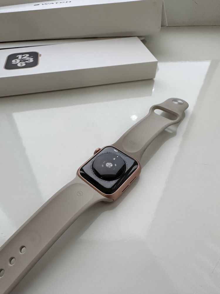 Apple Watch SE 40mm Gold ідеал iWatch