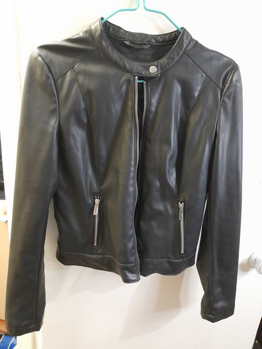 Шкіряна куртка на замку