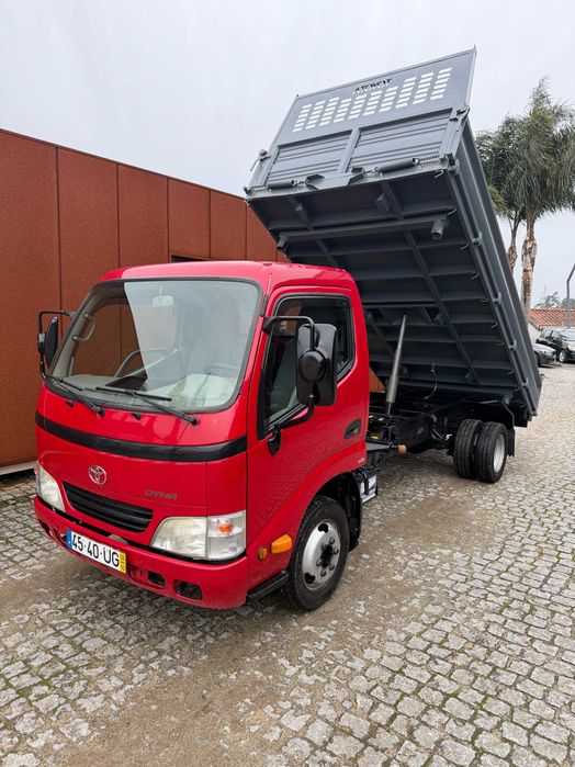 Carrinha Toyota dyna tribasculante