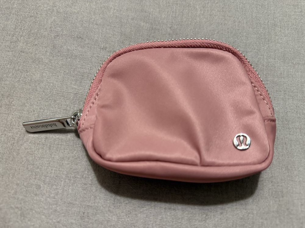 Saszetka Lululemon na nadgarstek